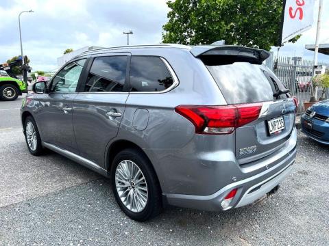 2018 Mitsubishi Outlander - Thumbnail