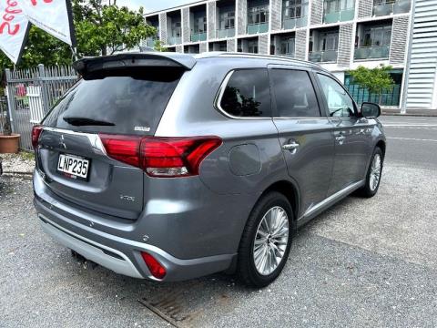 2018 Mitsubishi Outlander - Thumbnail