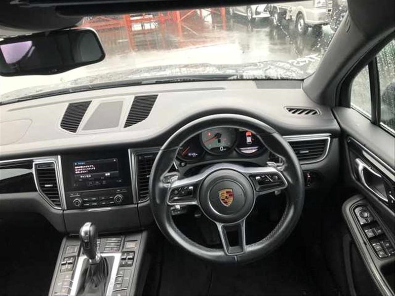 2016 Porsche Macan